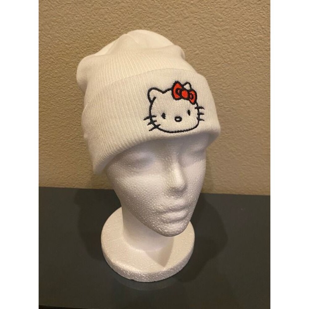 Adorable Hello Kitty Beanie – Cozy, Cute & Christmas-Ready